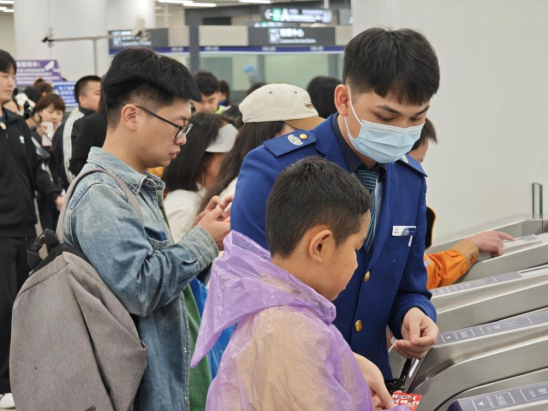尽管得到了莫兰特，但人员拥挤的开拓者并不打算送走后场老将？