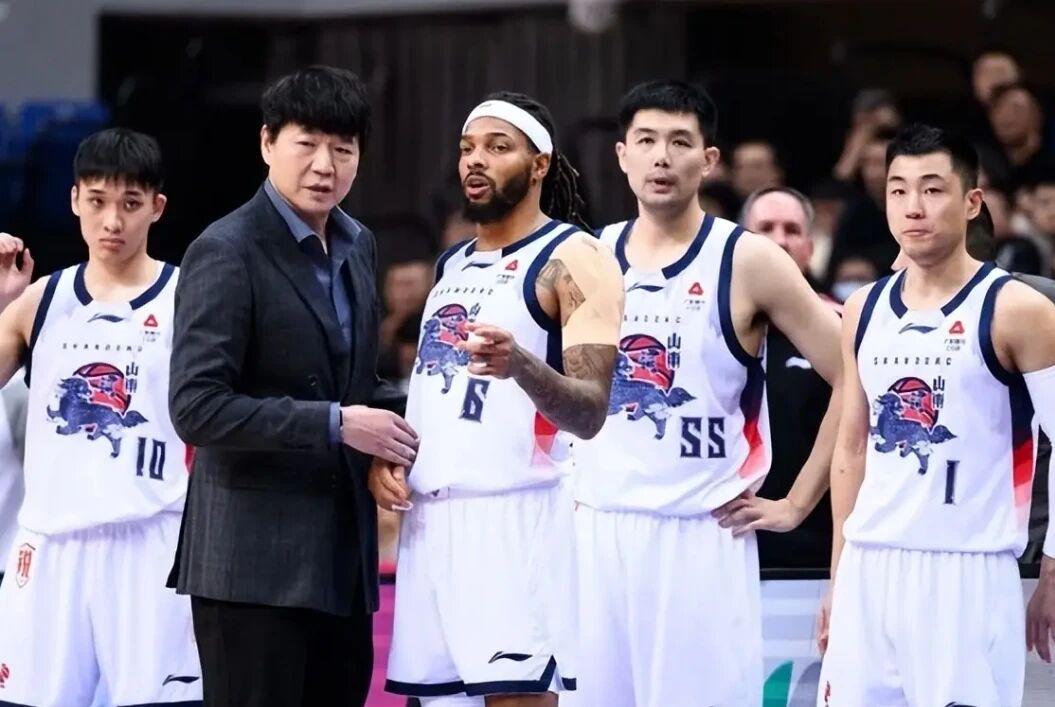 乐鱼体育杜锋为什么下课？体坛周报记者深扒原因：3件事坚定了管理层换帅决心