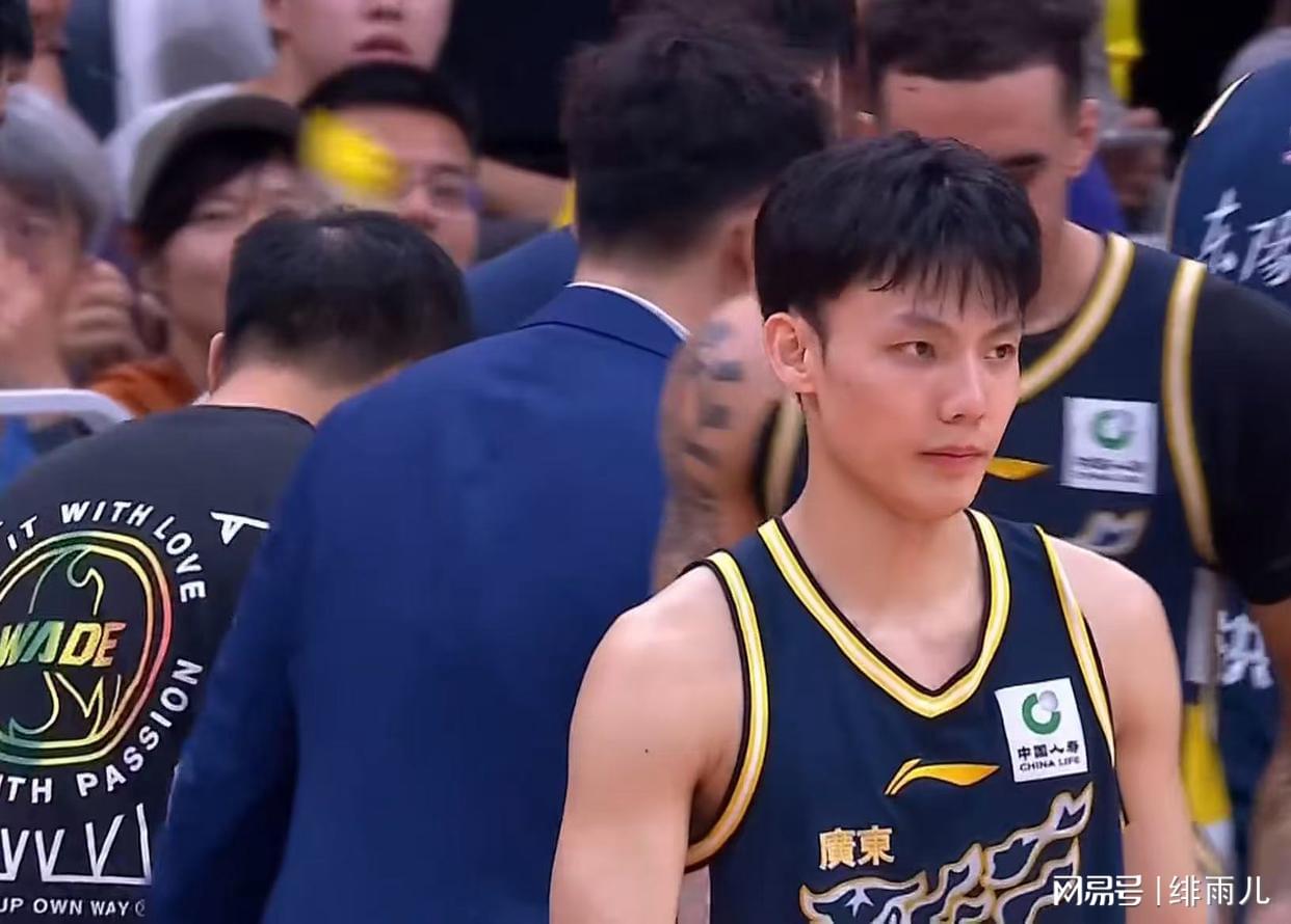 乌法115k欧元买断阿加波夫，结束租借正式加盟