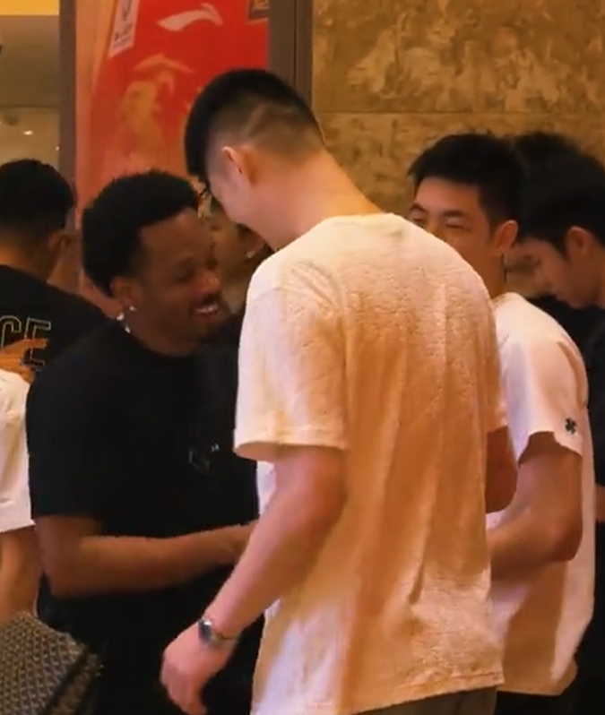 媒体人：刘翔向姚明看齐！或能捞到顶戴花翎 上海运动员敢为天下先