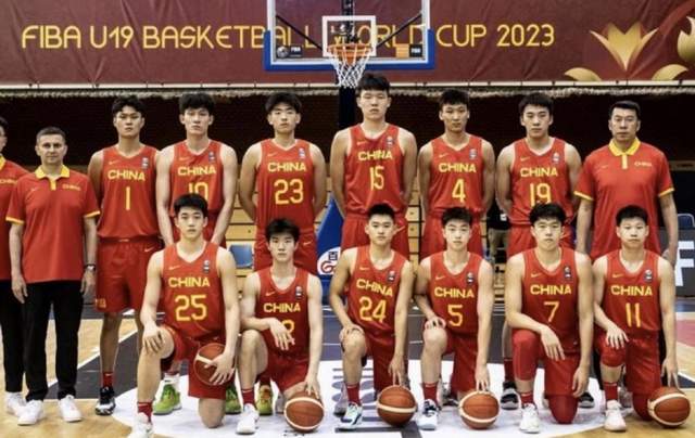 火箭两年合同签下签湖人后场大闸，他们并没有使用全额中产特例？