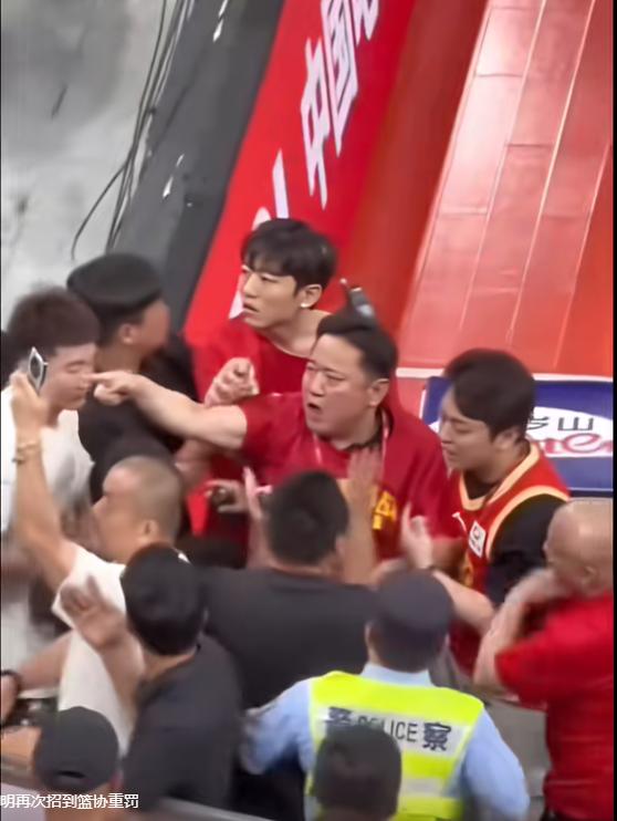 乐鱼体育火箭队知难而退？独行侠不愿放人，航天城或无缘追逐第3位巨星