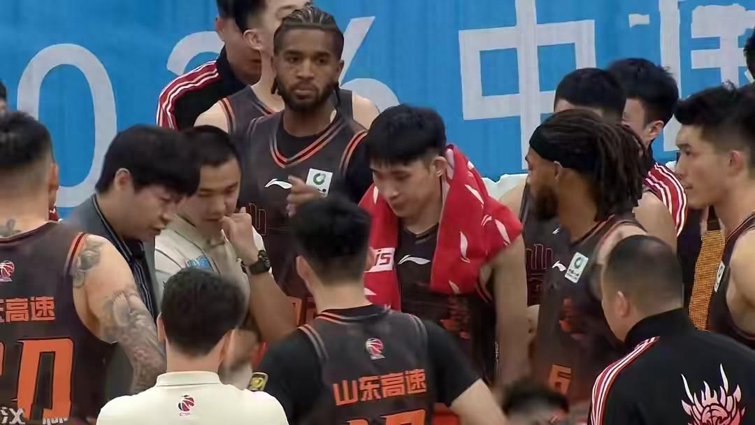 球迷吵翻！乔丹是NBA初代营销大牌，詹姆斯是迭代招牌，真相扎心