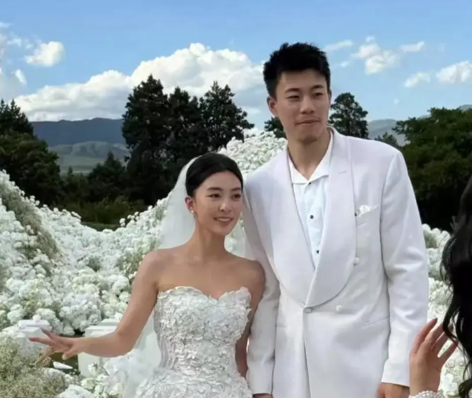 字母哥首选热火，雄鹿陷交易两难