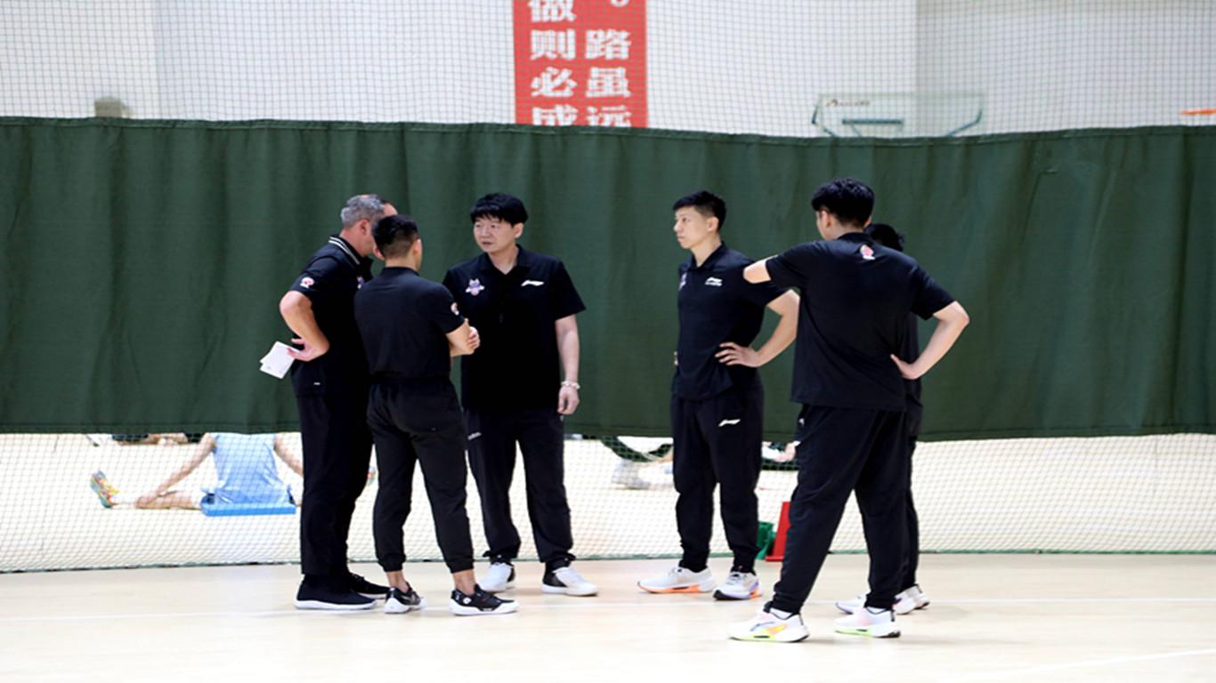 不破不立！文班自我激励：乔丹、詹姆斯早年同样如此，我绝不认输