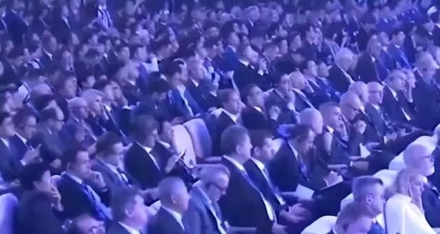 乐鱼体育巴西球迷：就算国家有再多问题，当巴西队比赛时人们就会忘记一切